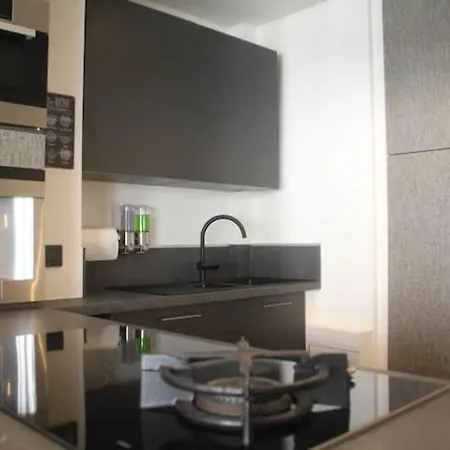 Leon-rens, Op 1 Minuut Het أوستيند