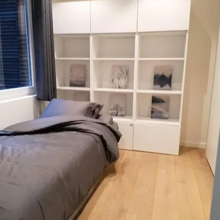 Leon-rens, Op 1 Minuut Het شقة *